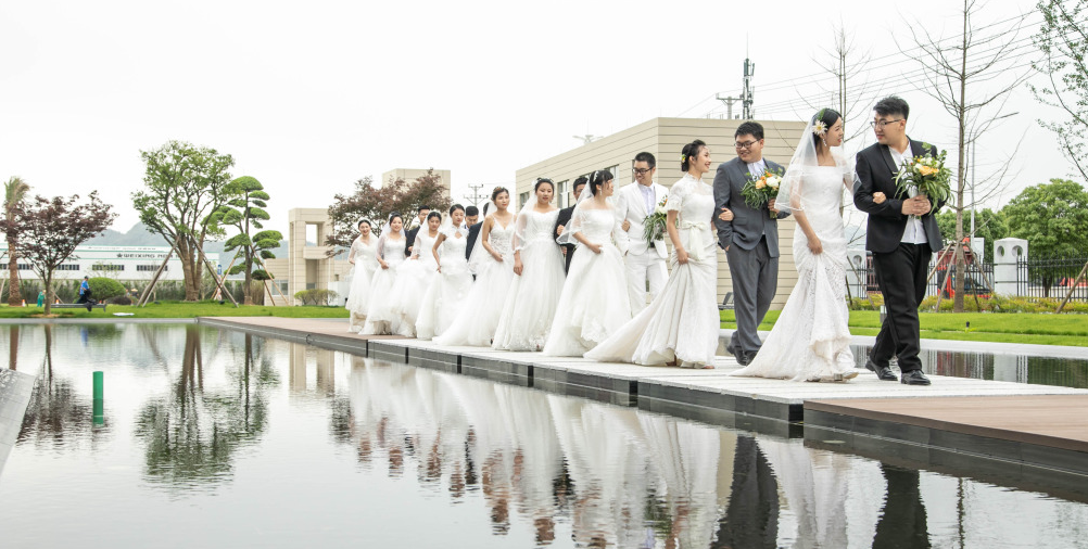 人生就是搏官网新材举行520集体婚礼！